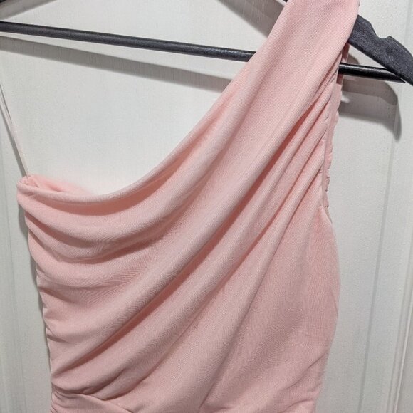 New Love x Design | One-Shoulder Body-Con Midi Dress - Picture 6 of 10